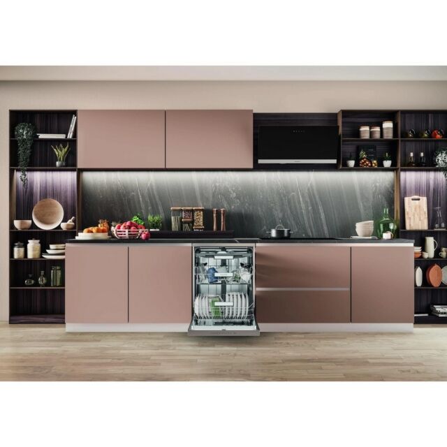 Hotpoint H7FHP43XUK 15 Place Settings Dishwasher - Inox