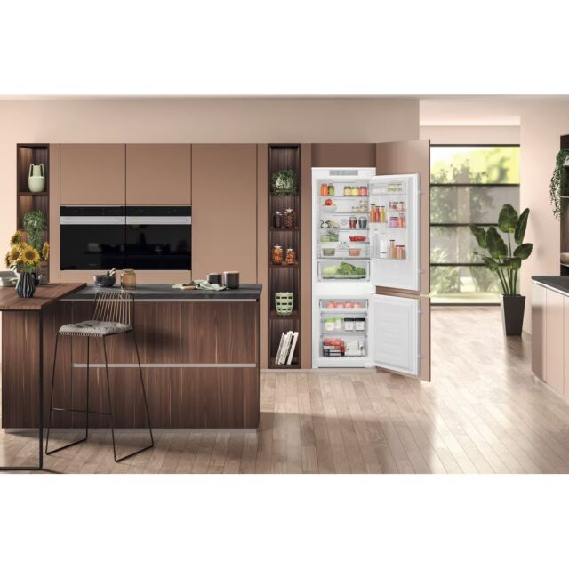 Hotpoint HTC18T322 Integrated Frost Free Fridge Freezer with Sliding Door Fixing Kit - White - E Rat
